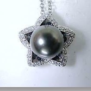 18kt 0.34ct Black Pearl Diamond Pendant Necklace